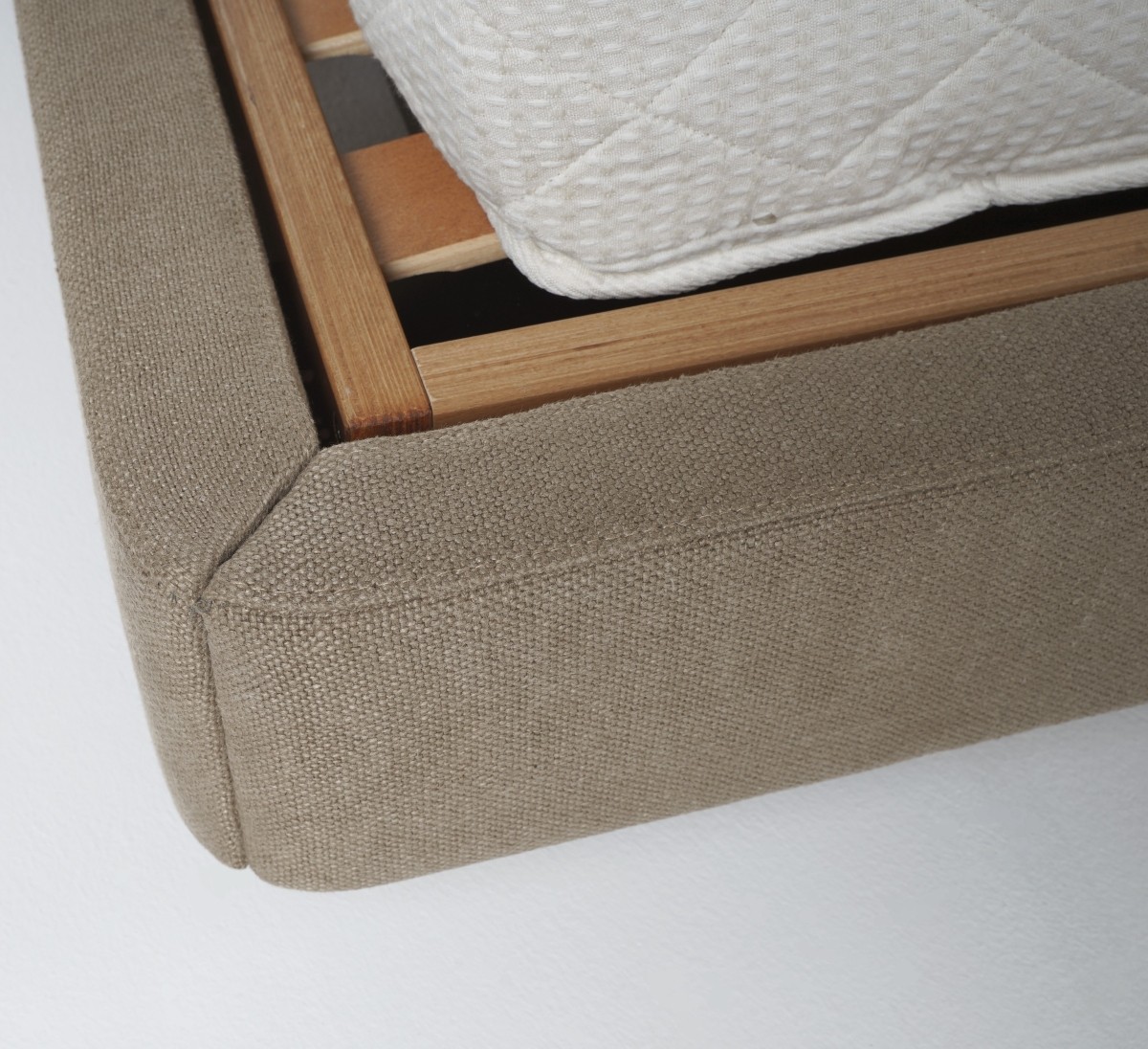 Кровать BOTTICELLI Armani / Casa, стоимость 1 100 000 руб.  Фотография 3